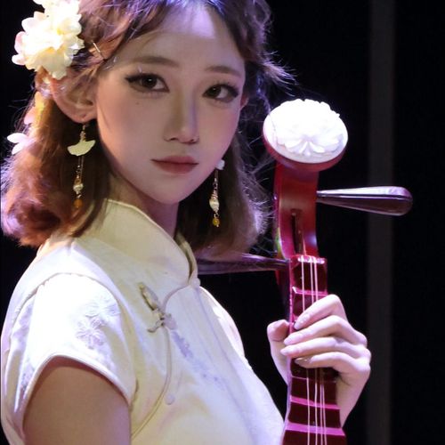 墨迹RtumKH的美女聊天室