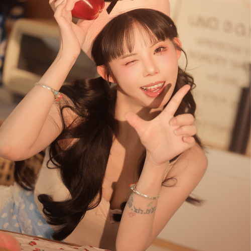 Q小Q刚播呀～的美女聊天室