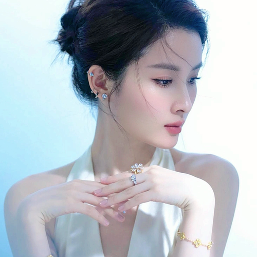 AA新人小莹莹哇！的美女聊天室